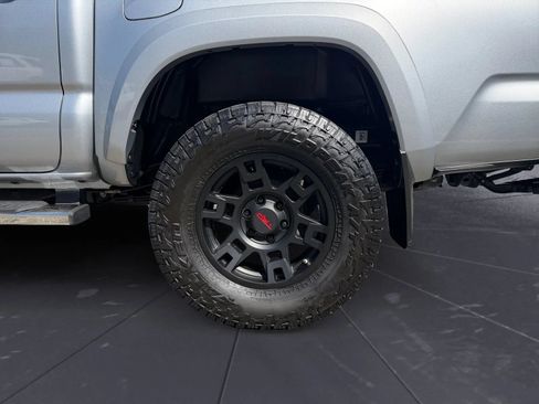 Used 2019 Toyota Tacoma TRD Sport w/ Technology Package AWD/4WD image 25