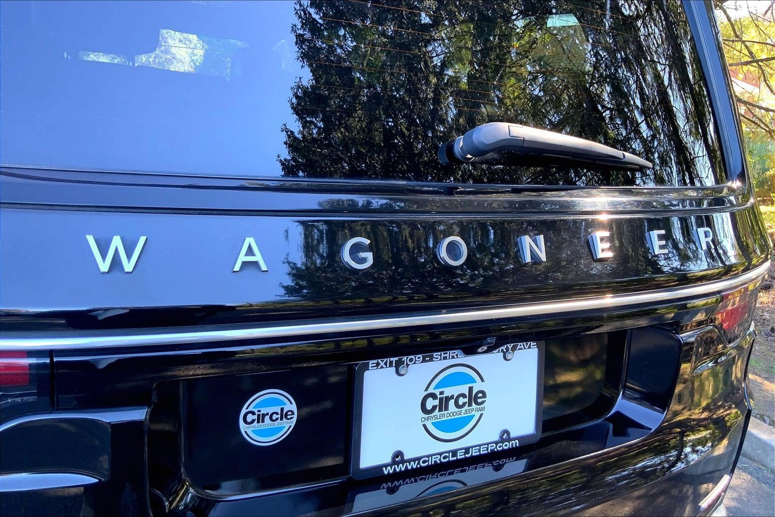 Used 2022 Jeep Wagoneer Series III w/ Premium Group I AWD/4WD image 27
