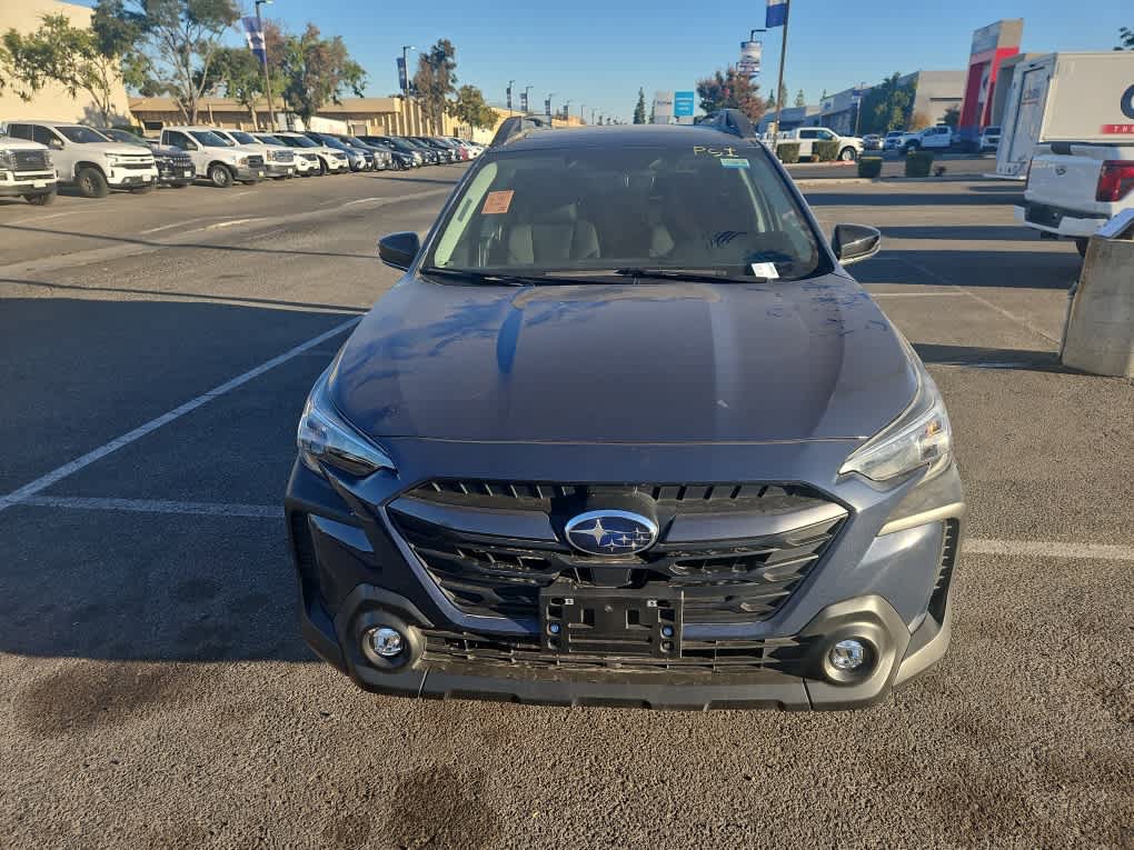 Used 2025 Subaru Outback Premium AWD/4WD image 2