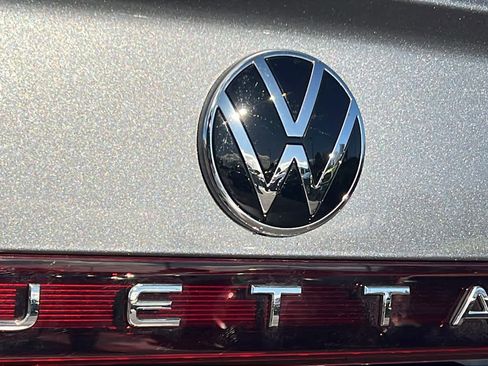 Used 2025 Volkswagen Jetta SE image 28