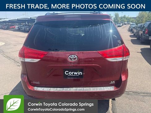 Used 2014 Toyota Sienna LE AWD/4WD image 7