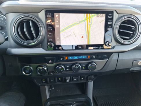 Used 2020 Toyota Tacoma TRD Sport image 29