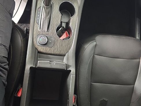 Used 2019 GMC Acadia SLT image 27