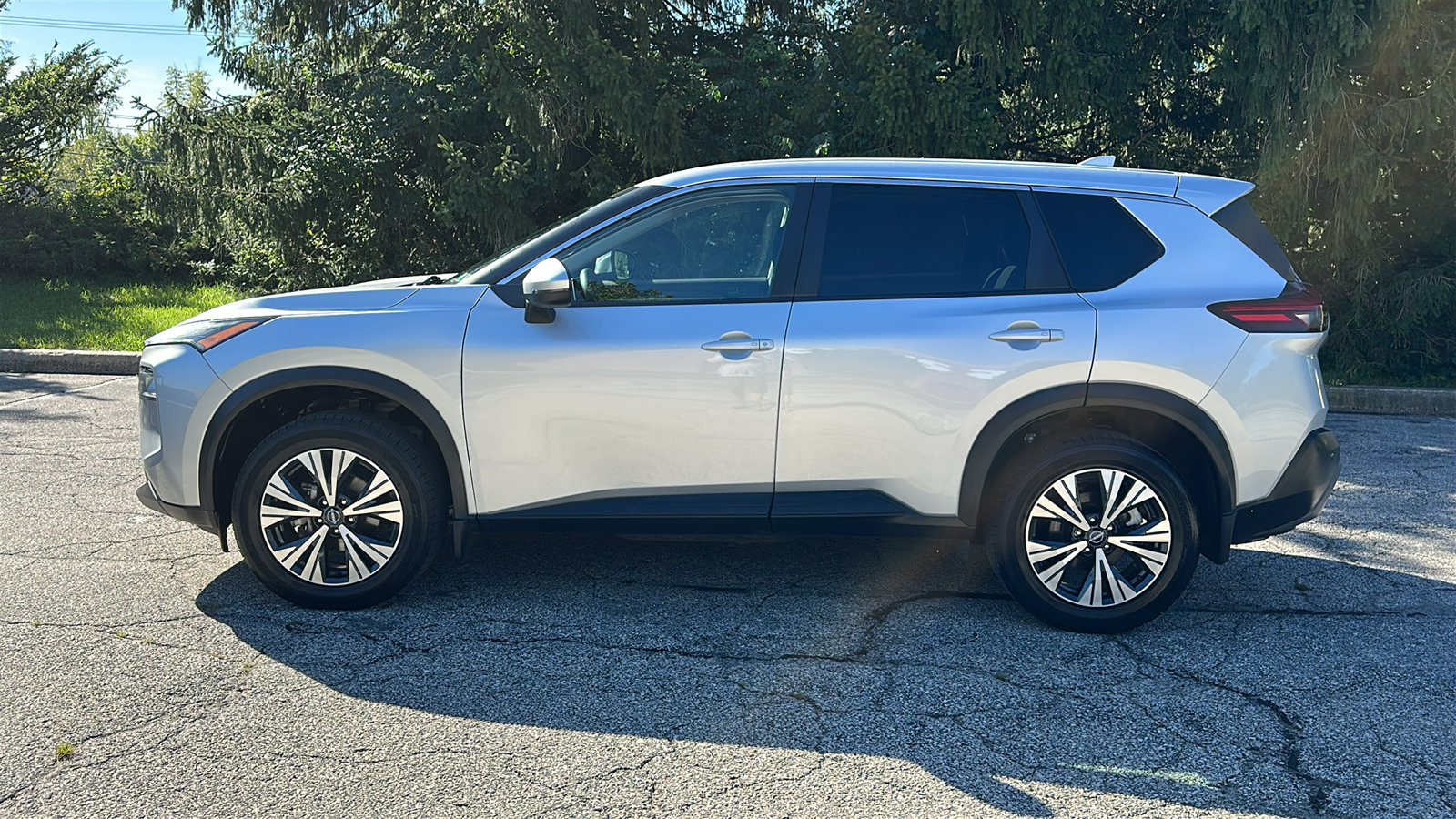 Certified 2022 Nissan Rogue SV AWD/4WD image 26