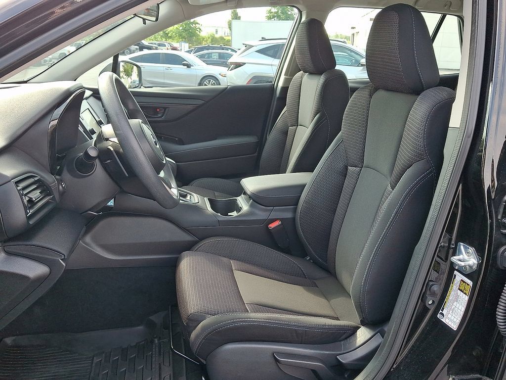 Used 2025 Subaru Outback AWD/4WD image 14