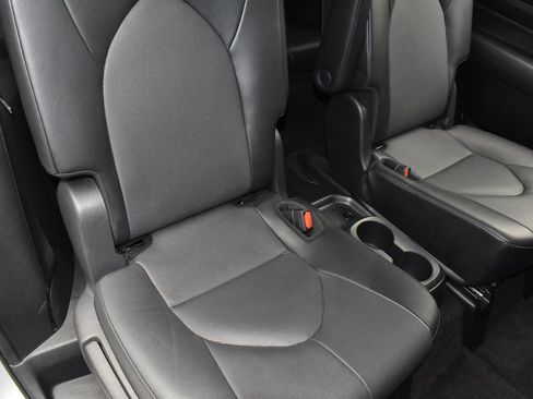 Used 2024 Toyota Grand Highlander AWD image 30