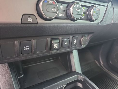 Used 2021 Toyota Tacoma 2WD Double Cab image 22
