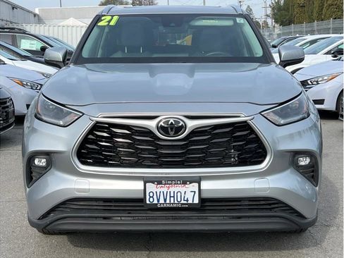 Used 2021 Toyota Highlander XLE image 2