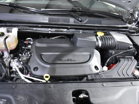 Used 2023 Chrysler Pacifica Touring-L FWD image 32