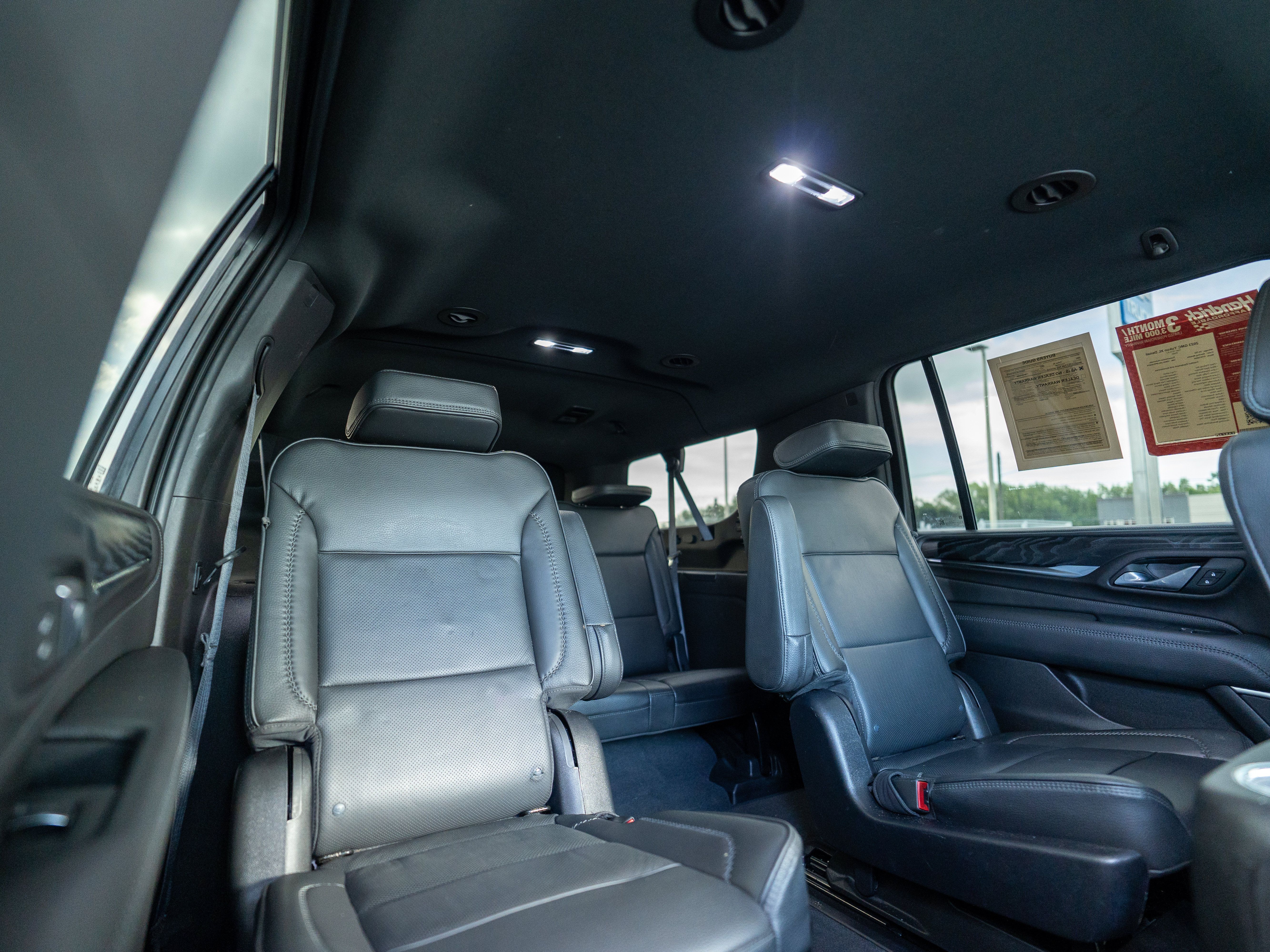 Used 2023 GMC Yukon XL Denali RWD image 12