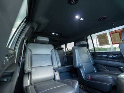 Used 2023 GMC Yukon XL Denali RWD image 12