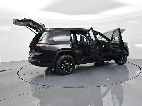 New 2025 Jeep Grand Cherokee L Limited w/ Black Appearance Package image 33