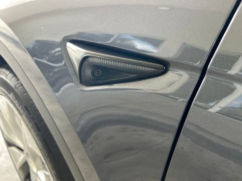 Used 2023 Tesla Model Y Long Range AWD/4WD image 17