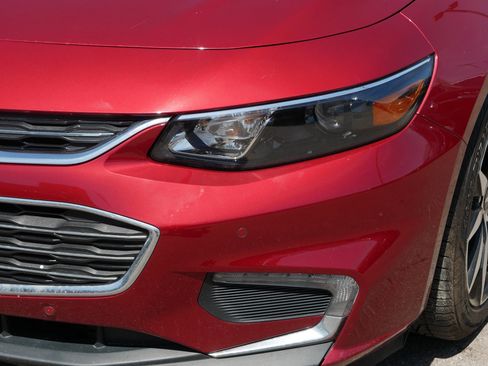 Used 2017 Chevrolet Malibu LT w/ Leather Package FWD image 16