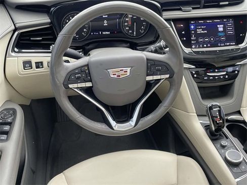 Used 2020 Cadillac XT6 Premium Luxury image 13