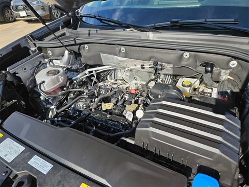 Used 2025 Volkswagen Atlas SE image 23