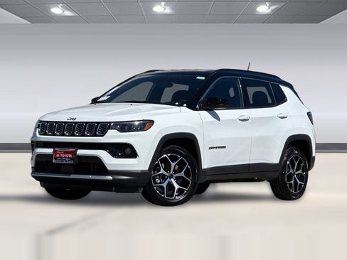 Used 2025 Jeep Compass Limited image 24