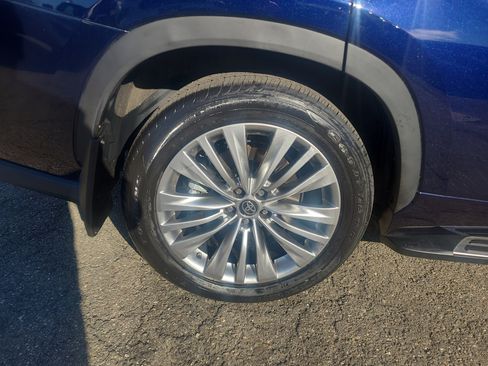 Used 2025 Toyota Highlander Platinum image 12