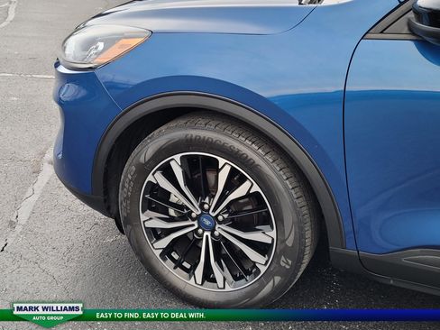 Used 2022 Ford Escape SE w/ SE Sport Appearance Package image 10