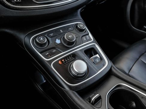 Used 2017 Chrysler 200 Limited Platinum image 29