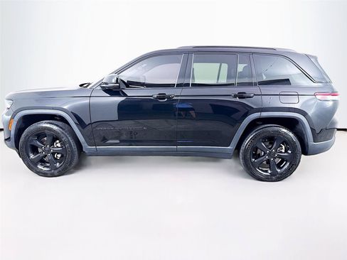 Used 2023 Jeep Grand Cherokee Altitude AWD/4WD image 32