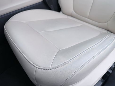 Used 2024 Jeep Grand Cherokee Limited image 24