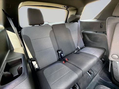 Used 2023 Chevrolet Traverse LT w/ LPO, Floor Liner Package AWD/4WD image 28