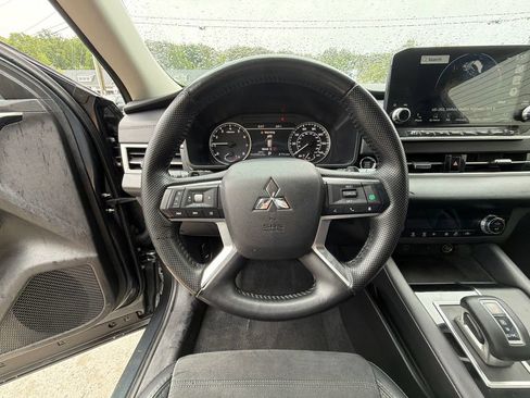 Used 2024 Mitsubishi Outlander SE FWD image 19