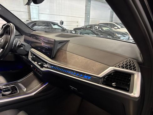 Used 2024 BMW X7 xDrive40i w/ M Sport Package AWD/4WD image 28