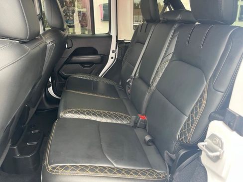 Used 2022 Jeep Wrangler Unlimited Sahara AWD/4WD image 25