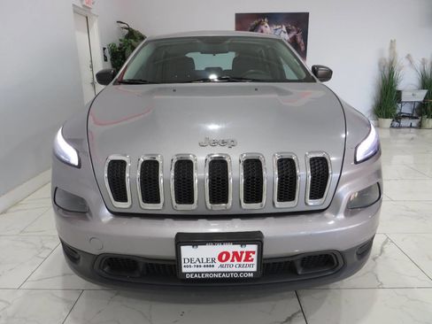 Used 2014 Jeep Cherokee Sport image 9
