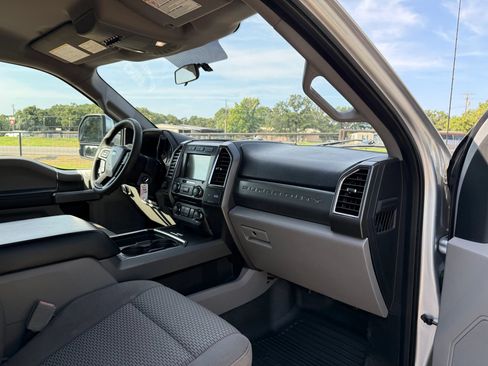 Used 2018 Ford F350 XLT w/ XLT Premium Package AWD/4WD image 13