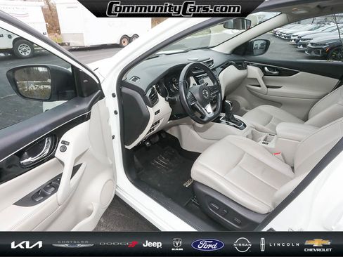 Used 2018 Nissan Rogue Sport SL w/ SL Premium Package image 11