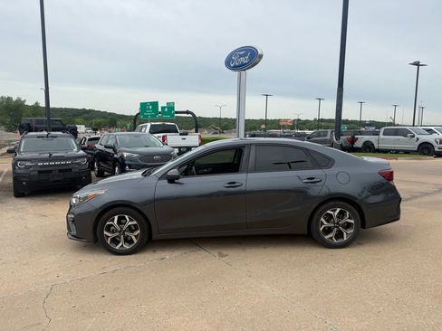 Used 2019 Kia Forte LXS FWD image 4