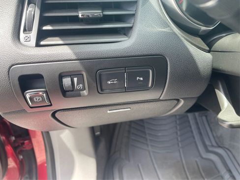 Used 2015 Chevrolet Impala LT w/ Convenience Package image 21
