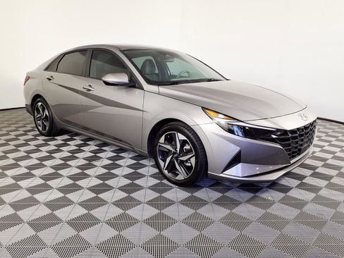 Certified 2023 Hyundai Elantra SEL w/ Convenience Package FWD image 3