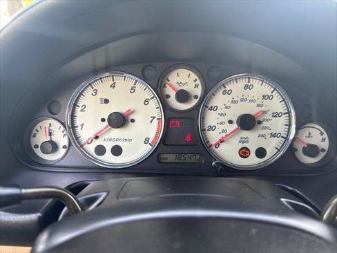 Used 2002 MAZDA MX-5 Miata RWD image 17