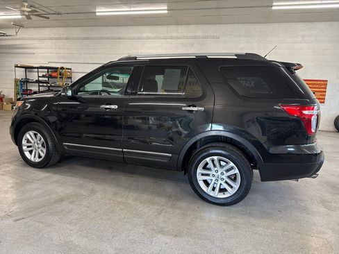 Used 2015 Ford Explorer XLT w/ Equipment Group 202B AWD/4WD image 2