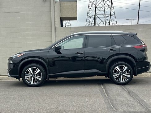 Used 2025 Nissan Rogue SL image 9