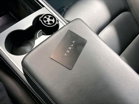 Used 2023 Tesla Model Y Performance image 14