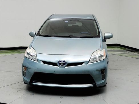 Used 2015 Toyota Prius Two FWD image 2