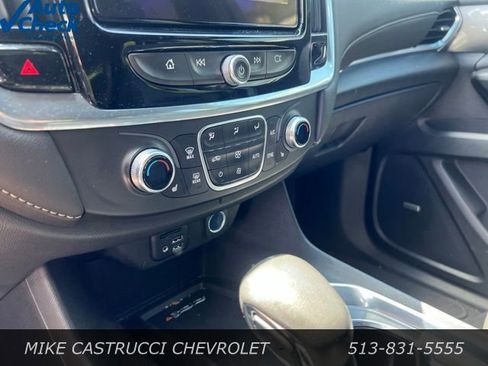 Used 2022 Chevrolet Traverse LT w/ LT Premium Package AWD/4WD image 9