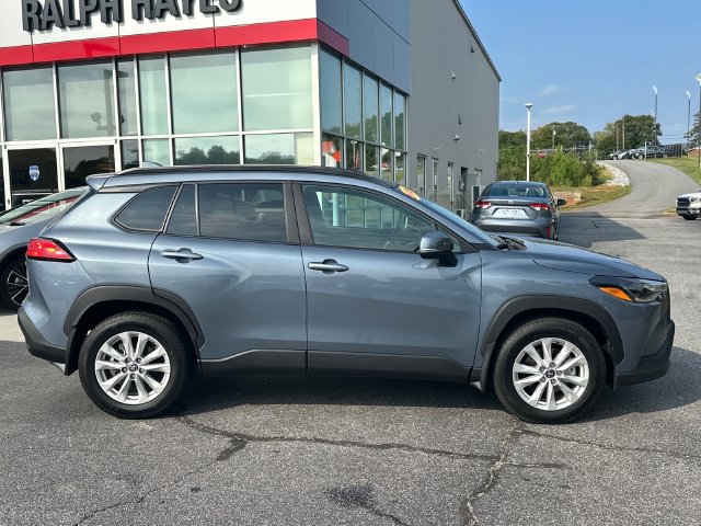 Used 2024 Toyota Corolla Cross LE w/ Moonroof Package FWD image 2