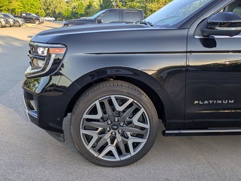 Certified 2025 Ford Expedition Platinum w/ Platinum Ultimate Package AWD/4WD image 11