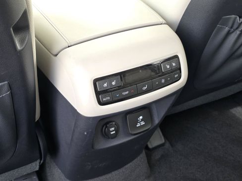 Used 2023 Hyundai Palisade Limited FWD image 12