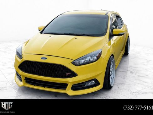 Used 2018 Ford Focus ST image 1