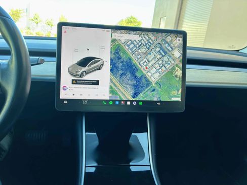 Used 2018 Tesla Model 3 Long Range RWD image 22