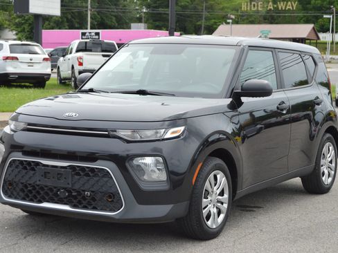 Used 2020 Kia Soul LX FWD image 1