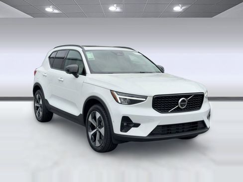 New 2026 Volvo XC40 B5 Plus w/ Climate Package image 7