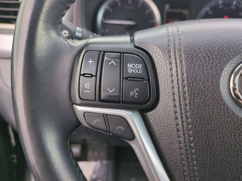 Used 2019 Toyota Highlander XLE image 24